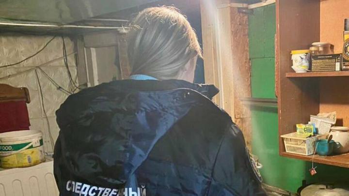 Житель Турков задушил ногой родственника