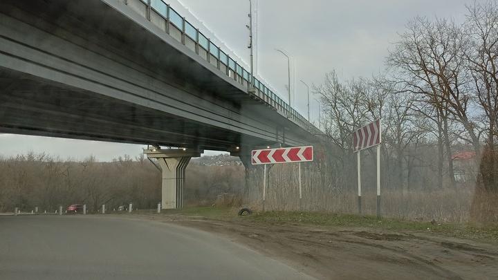В районе Гусельского моста в Саратове горит частный дом