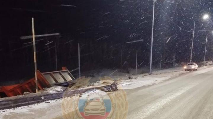 Две женщины пострадали в ДТП с самосвалом и легковушкой в Гагаринском районе