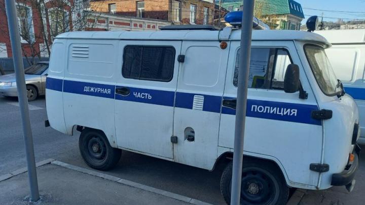 В Саратове рецидивист напал с ножом на супругу