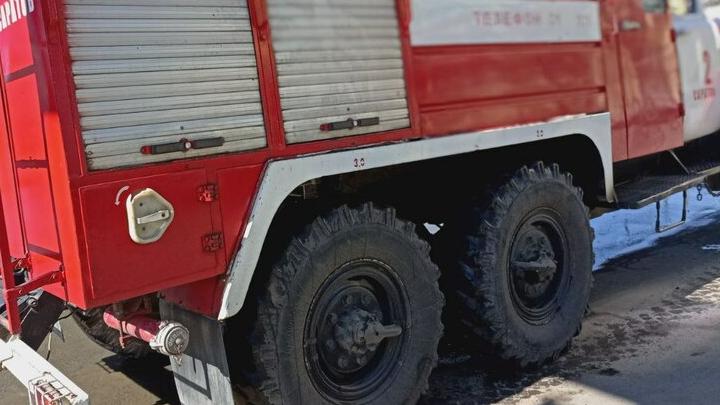 В Татищеве горел четырехквартирный дом