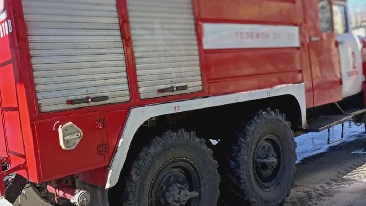 На окраине саратовского села ночью сгорел "Урал"
