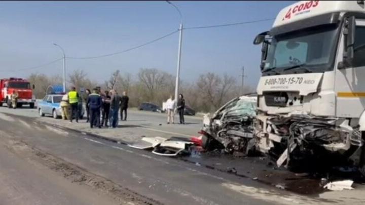 Госавтоинспекция выясняет причины смертельной аварии под Саратовом
