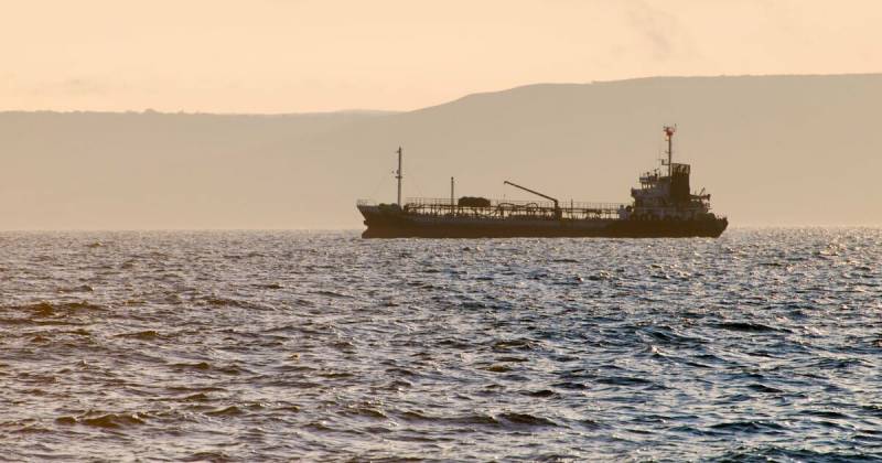 Моряки Краснознаменного Тихоокеанского флота России отмечают свой официальный День Рождения 21 мая и получают поздравления в этот день. История утверждает, что в 1731 году в этот день был подписан императорский указ о создании флотилии в Охотске, что стало началом для этого знаменитого флотского соединения.