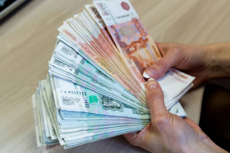 В России размер пенсии напрямую зависит от трудового стажа и официальной заработной платы. Поэтому законное оформление трудовых отношений играет ключевую роль.