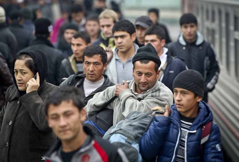 В 2024 году узбекские временные работники смогли завоевать лидирующие позиции на рынке труда Великобритании, обогнав украинских гастарбайтеров. Аналогичная ситуация наблюдается и в Южной Корее, где узбеки составляют большинство среди иностранных работников на заводах и строительных объектах.