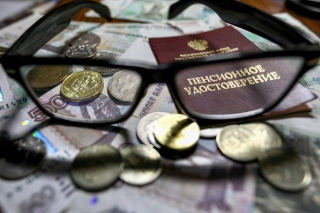 Президент России Владимир Путин подписал закон о повышении пенсий военнослужащим с 1 октября текущего года. Согласно новому закону, пенсии военнослужащих увеличатся на 4,5%.