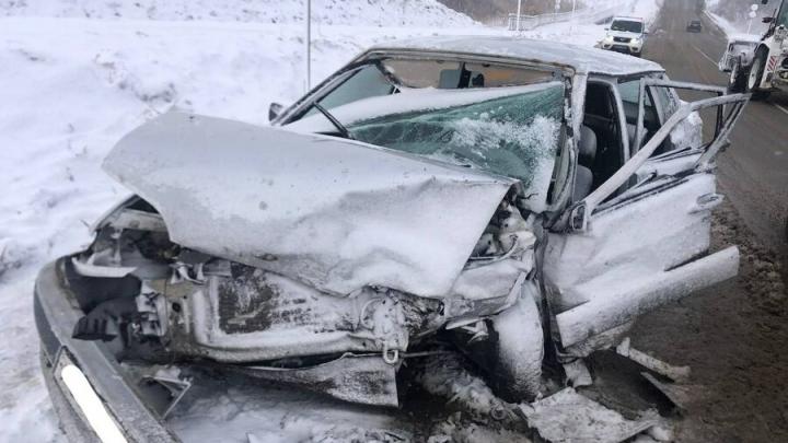 В ДТП в Энгельсском районе пострадал водитель "15-й"