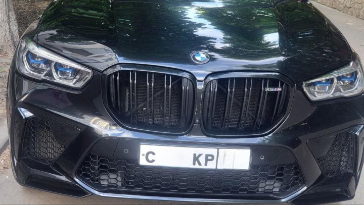Сильно пьяный саратовец разбил зеркало BMW во дворе дома: долг составил почти 150 тысяч