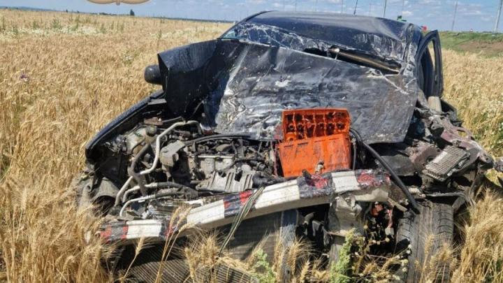 На трассе под Энгельсом столкнулись Renault и «Газель»: четверо пострадали