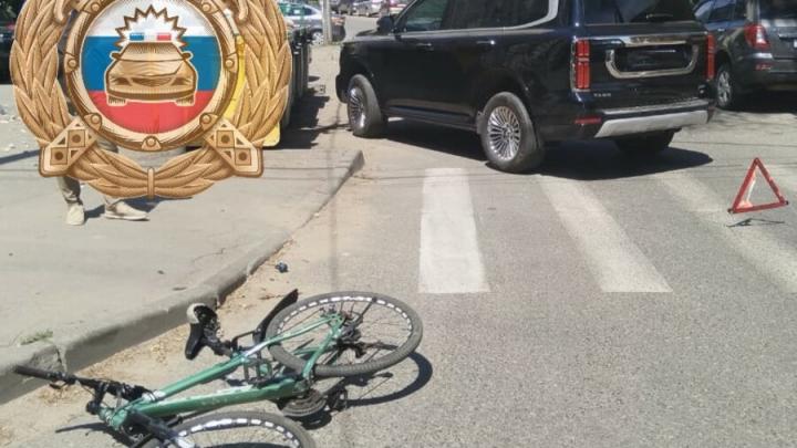 В Саратове автомобиль сбил велосипедиста: пенсионер в больнице