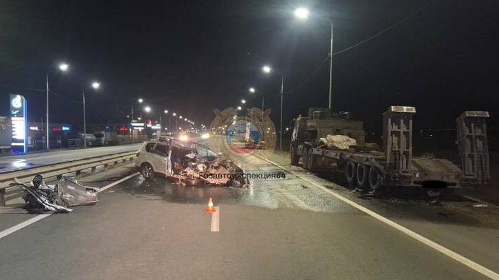 На трассе под Саратовом ночью в ДТП погибла женщина
