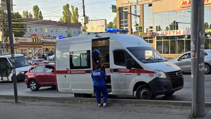 На стройке в Саратове на мужчину упала бетонная плита