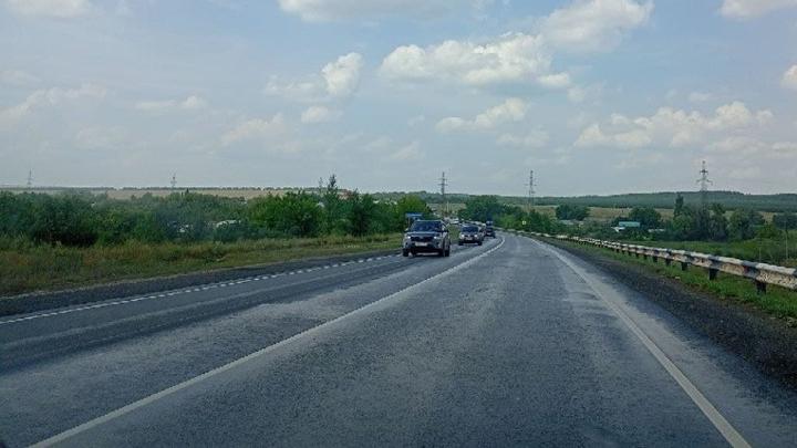 "14-я" загорелась на трассе под Марксом