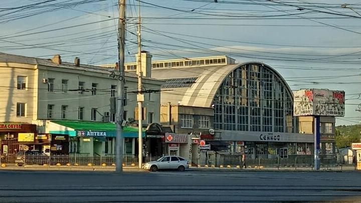 В Саратове тушили пожар в частном доме в районе Сенного рынка