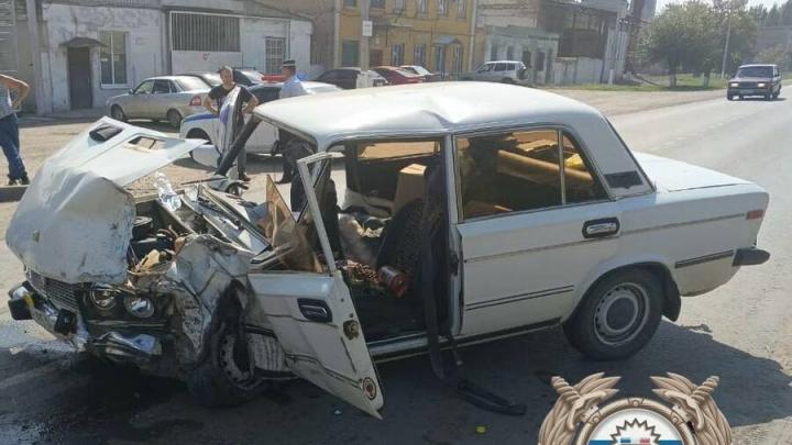 В ДТП с "шестёркой" и "Москвичом" в Хвалынске пострадали два человека