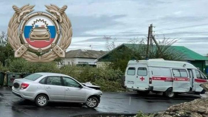 В Балакове автомобиль скорой помощи попал в ДТП с "Грантой"