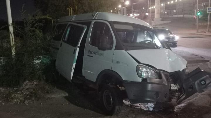 Ночью "Соболь" въехал в заправку в Заводском районе Саратова